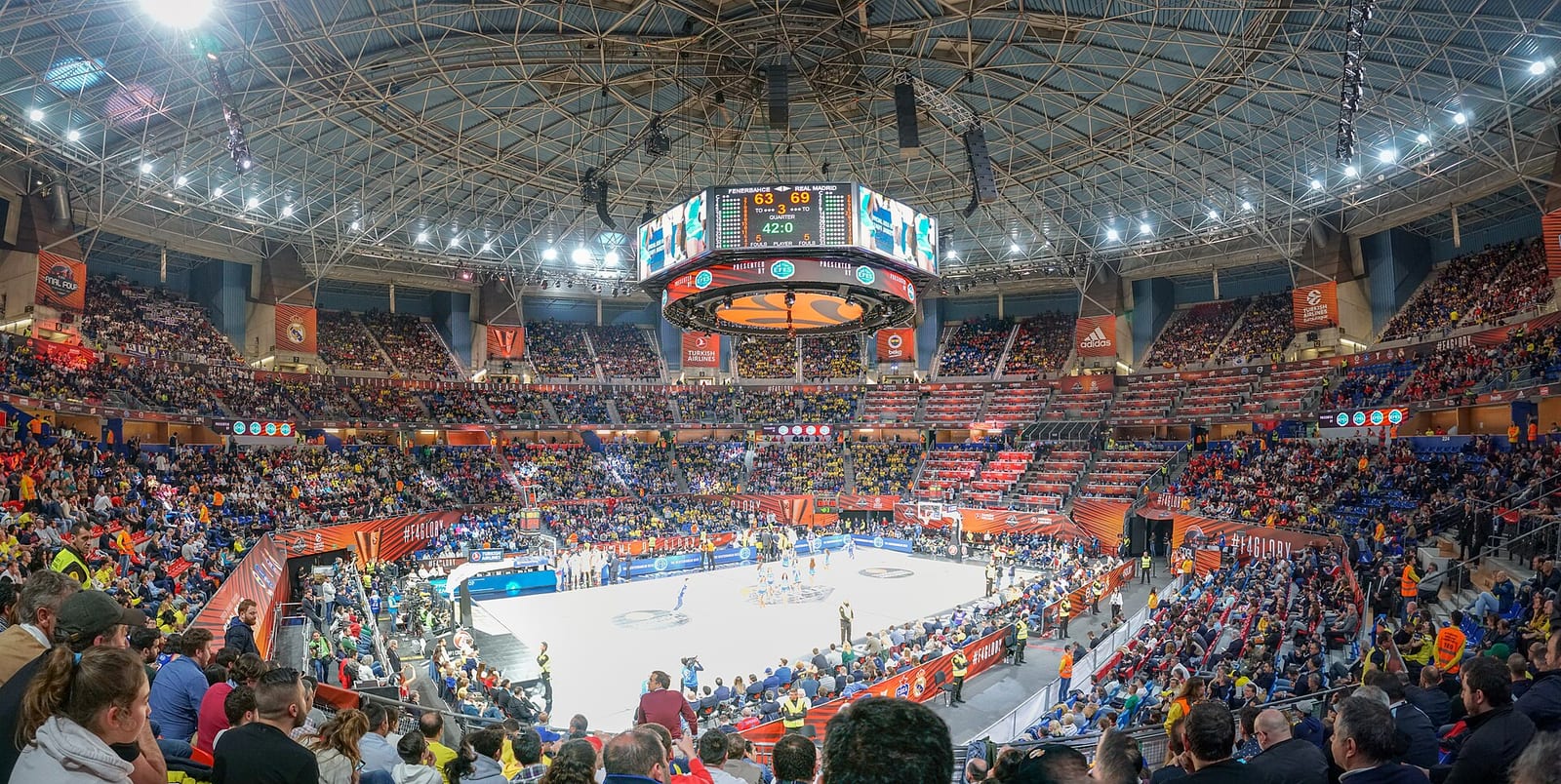 2019 年歐洲聯賽四強賽在西班牙 Fernando Buesa Arena 的球場全景