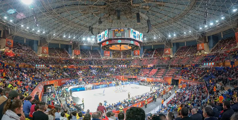 2019 年歐洲聯賽四強賽在西班牙 Fernando Buesa Arena 的球場全景
