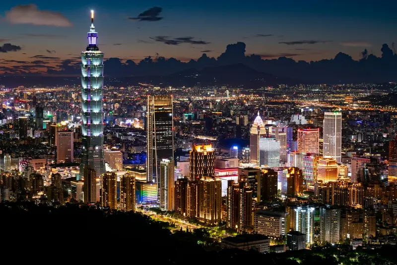 台北市夜景，台北 101 與周邊高樓的燈火